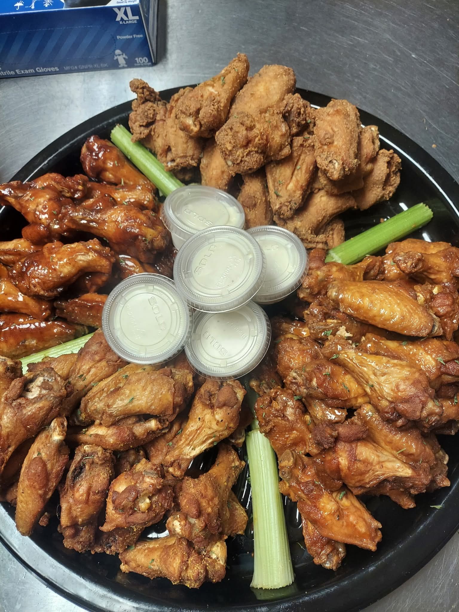 Dee's Signature Party Wings